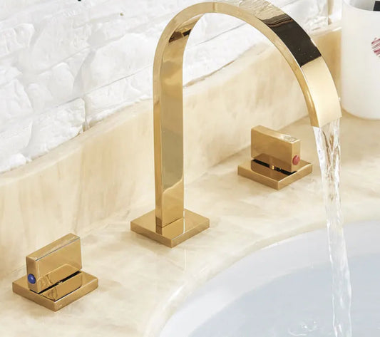 Torneira dourada para pia de banheiro, torneira de água quente e fria com três furos e duas alças, torneira para banheira de lavagem com montagem em deck