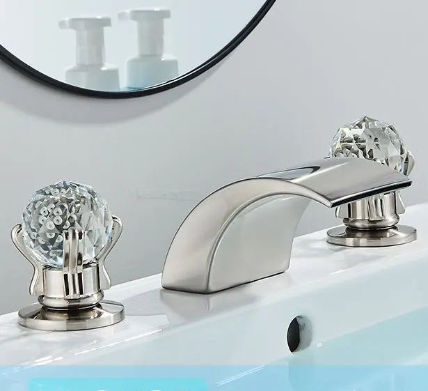 Torneira da bacia do banheiro cristalina alça dupla pia quente e fria torneira misturadora da pia do banheiro deck montado bacia 3 conjunto torneira da banheira