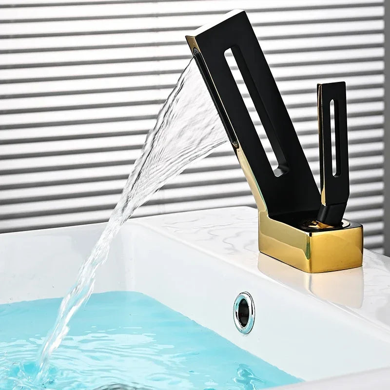 Torneira de cachoeira para banheiro, Torneira de pia de latão, Torneira misturadora de água quente e fria, Esvaziada, Design criativo