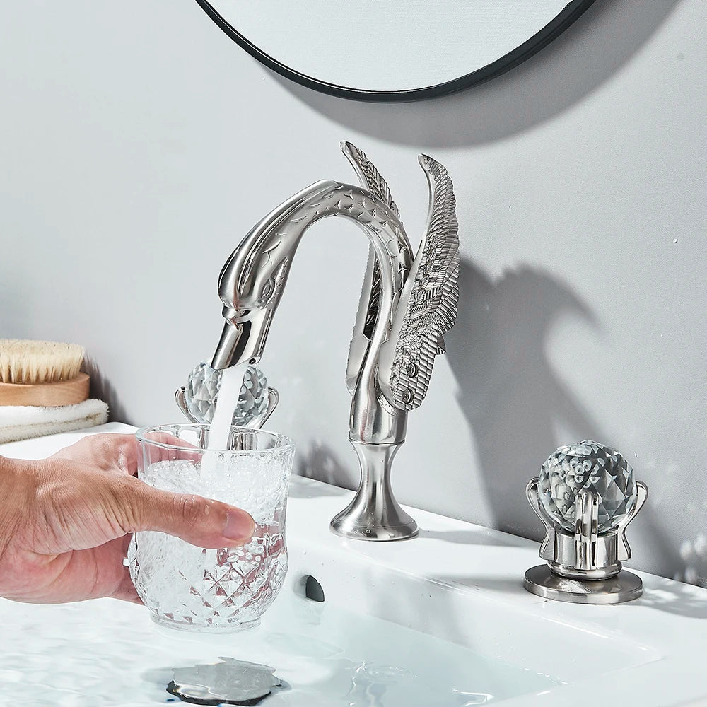 Poiqihy cisne torneira da bacia deck montado navio do banheiro pia misturadora alças duplas 3 furos generalizada torneira do banheiro dourada