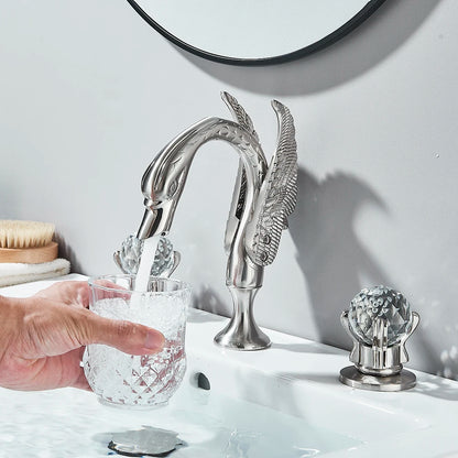 Poiqihy cisne torneira da bacia deck montado navio do banheiro pia misturadora alças duplas 3 furos generalizada torneira do banheiro dourada