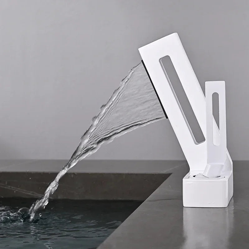 Torneira de cachoeira para banheiro, Torneira de pia de latão, Torneira misturadora de água quente e fria, Esvaziada, Design criativo