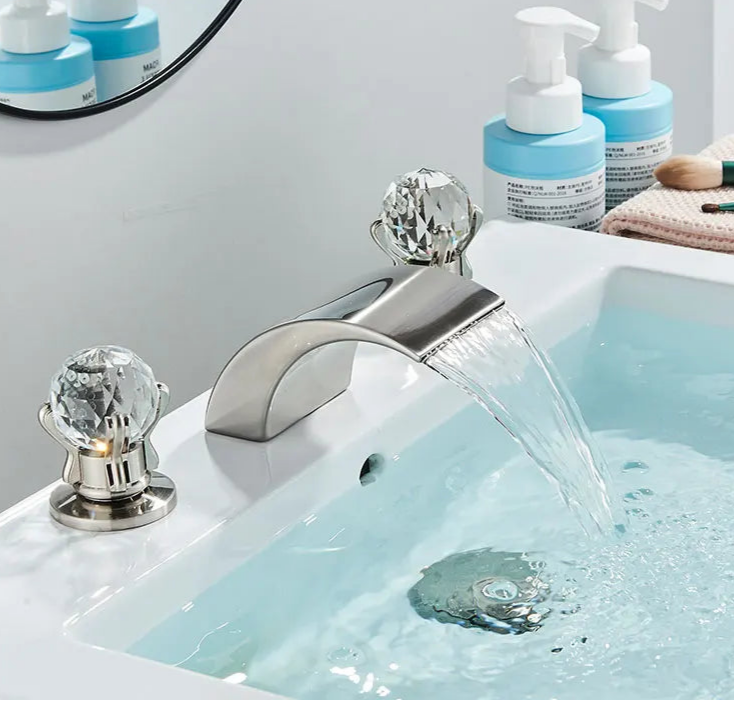 Torneira da bacia do banheiro cristalina alça dupla pia quente e fria torneira misturadora da pia do banheiro deck montado bacia 3 conjunto torneira da banheira