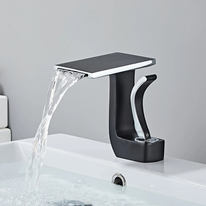 Torneira da cachoeira do banheiro, Torneira de bacia branca e dourada, Misturador de água fria e quente Torneira para pia